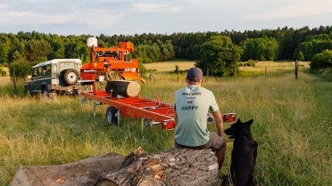 Upcyclage de bois anciens à l’aide d’une scierie et d’une machine à bois Wood-Mizer